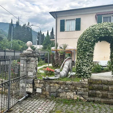 Apartment House Of Artist