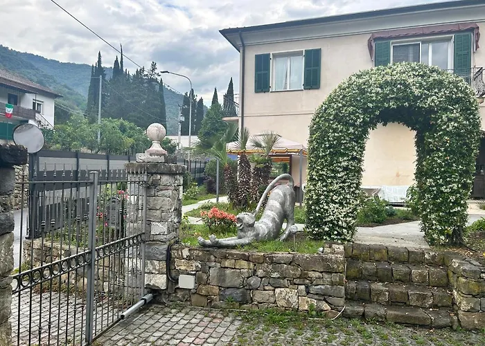 Apartment House Of Artist